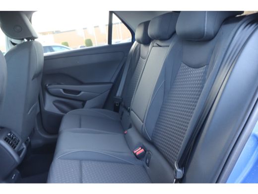 Volkswagen T-Roc Life First Edition Inclusief &euro;2000,- inruilvoordeel | 'App-Connect' draadloze smartphone integrat... ActivLease financial lease