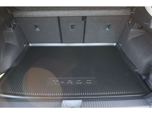 Volkswagen T-Roc Life First Edition Inclusief &euro;2000,- inruilvoordeel | 'App-Connect' draadloze smartphone integrat... ActivLease financial lease