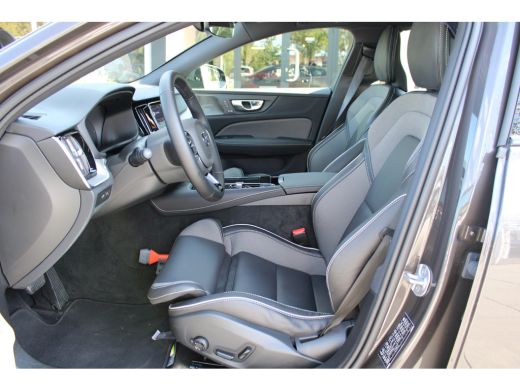 Volvo  V60 T6 AWD Plus Dark trekhaak |  360 camera | Stoel + Stuurverwarming | Harman Kardon | ActivLease financial lease