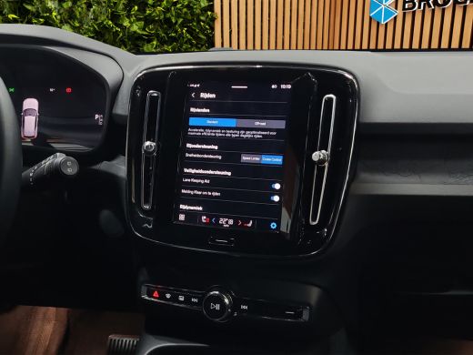 Volvo  XC40 Recharge Core | Trekhaak | Camera | Stuur/stoelverwarming ActivLease financial lease