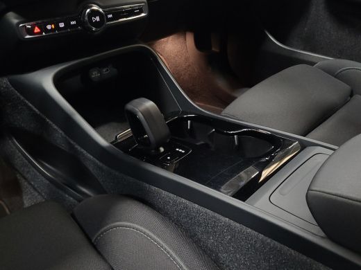 Volvo  XC40 Recharge Core | Trekhaak | Camera | Stuur/stoelverwarming ActivLease financial lease