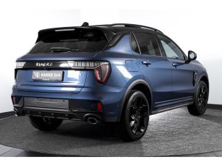Lynk & Co 01 1.5 PHEV 261PK MY23 | Blackpakket | Donkere hemel | 360 Camera | 7.4 kWh boordlader | S/K-panodak...