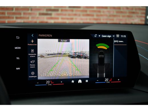 BMW 1 Serie 120 M-Sport int+ext ACC DA-Plus Camera Shadowline 18inch ActivLease financial lease