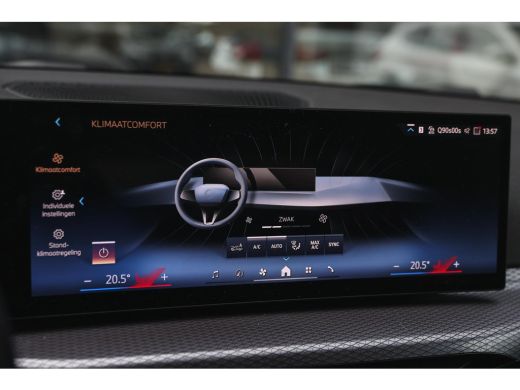 BMW 3 Serie 330e M Sport Automaat / Trekhaak / Sportstoelen / Achteruitrijcamera / Comfort Access / Stoelverw... ActivLease financial lease