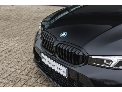 BMW 3 Serie 330e M Sport Automaat / Trekhaak / Sportstoelen / Achteruitrijcamera / Comfort Access / Stoelverw... ActivLease financial lease