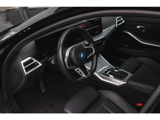 BMW 3 Serie 330e M Sport Automaat / Trekhaak / Sportstoelen / Achteruitrijcamera / Comfort Access / Stoelverw... ActivLease financial lease