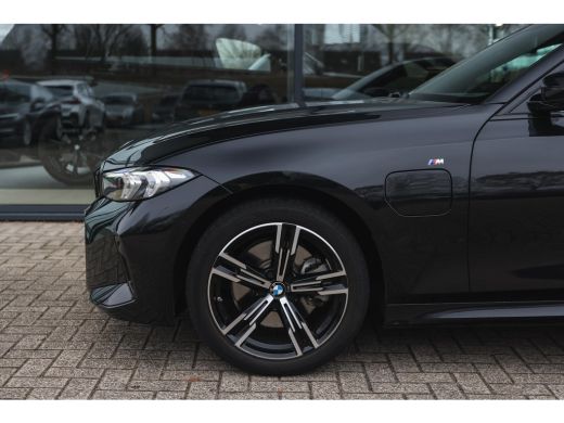 BMW 3 Serie 330e M Sport Automaat / Trekhaak / Sportstoelen / Achteruitrijcamera / Comfort Access / Stoelverw... ActivLease financial lease