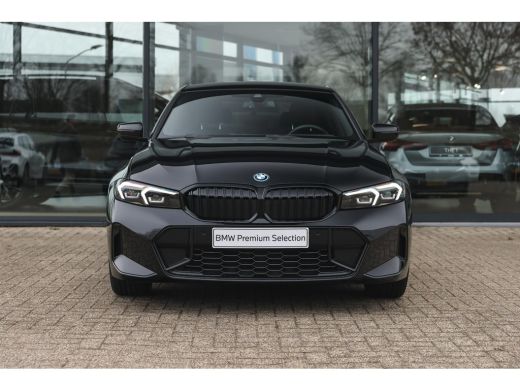 BMW 3 Serie 330e M Sport Automaat / Trekhaak / Sportstoelen / Achteruitrijcamera / Comfort Access / Stoelverw... ActivLease financial lease