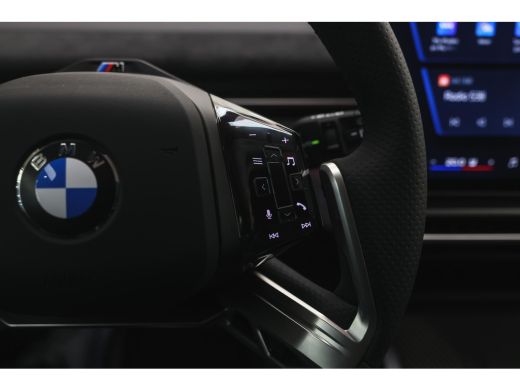 BMW iX3 50 xDrive M Sport / Panoramadak / Trekhaak / M Sportstoelen / Stuurverwarming / Parking Assistant... ActivLease financial lease
