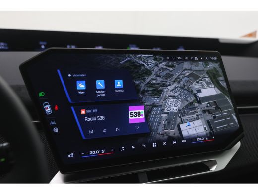 BMW iX3 50 xDrive M Sport / Panoramadak / Trekhaak / M Sportstoelen / Stuurverwarming / Parking Assistant... ActivLease financial lease