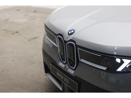 BMW iX3 50 xDrive M Sport / Panoramadak / Trekhaak / M Sportstoelen / Stuurverwarming / Parking Assistant... ActivLease financial lease