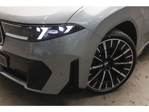 BMW iX3 50 xDrive M Sport / Panoramadak / Trekhaak / M Sportstoelen / Stuurverwarming / Parking Assistant... ActivLease financial lease