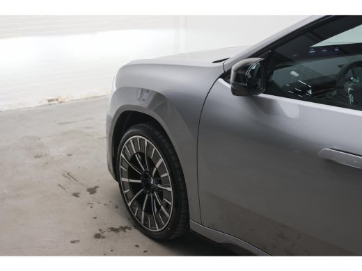 BMW iX3 50 xDrive M Sport / Panoramadak / Trekhaak / M Sportstoelen / Stuurverwarming / Parking Assistant... ActivLease financial lease
