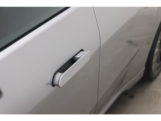 BMW iX3 50 xDrive M Sport / Panoramadak / Trekhaak / M Sportstoelen / Stuurverwarming / Parking Assistant... ActivLease financial lease