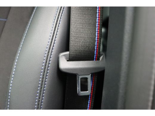 BMW X1 sDrive18i M Sport Automaat / Panoramadak / Sportstoelen / Achteruitrijcamera / M Adaptief onderst... ActivLease financial lease