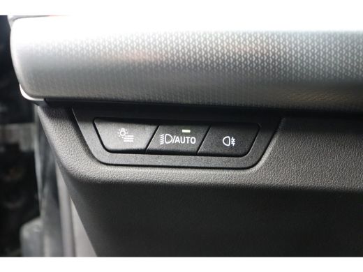 BMW X1 sDrive18i M Sport Automaat / Panoramadak / Sportstoelen / Achteruitrijcamera / M Adaptief onderst... ActivLease financial lease