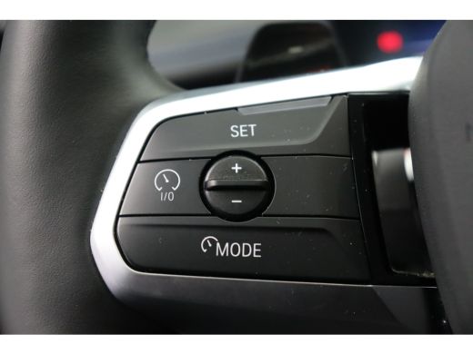 BMW X1 sDrive18i M Sport Automaat / Panoramadak / Sportstoelen / Achteruitrijcamera / M Adaptief onderst... ActivLease financial lease