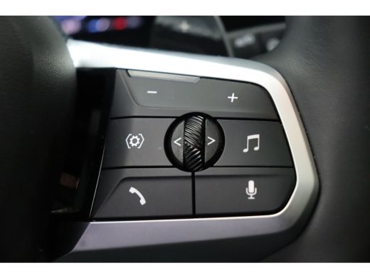 BMW X1 sDrive18i M Sport Automaat / Panoramadak / Sportstoelen / Achteruitrijcamera / M Adaptief onderst... ActivLease financial lease