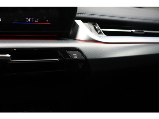 BMW X1 sDrive18i M Sport Automaat / Panoramadak / Sportstoelen / Achteruitrijcamera / M Adaptief onderst... ActivLease financial lease