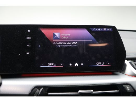 BMW X1 sDrive18i M Sport Automaat / Panoramadak / Sportstoelen / Achteruitrijcamera / M Adaptief onderst... ActivLease financial lease