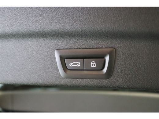 BMW X1 sDrive18i M Sport Automaat / Panoramadak / Sportstoelen / Achteruitrijcamera / M Adaptief onderst... ActivLease financial lease