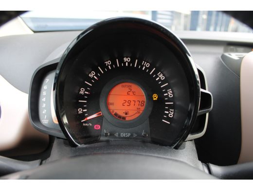 Citroën C1 1.0 VTi Elle | Achterbank in delen neerklapbaar | Achteruitrijcamera | Afwijkende dakkleur ActivLease financial lease