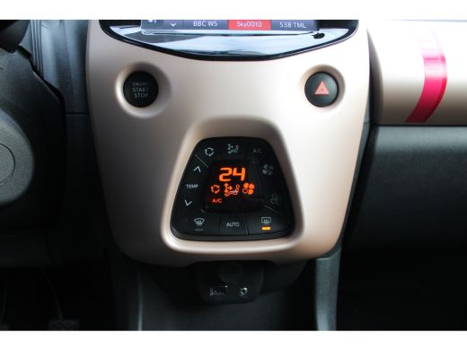 Citroën C1 1.0 VTi Elle | Achterbank in delen neerklapbaar | Achteruitrijcamera | Afwijkende dakkleur ActivLease financial lease