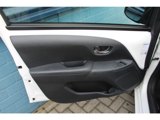 Citroën C1 1.0 VTi Elle | Achterbank in delen neerklapbaar | Achteruitrijcamera | Afwijkende dakkleur ActivLease financial lease