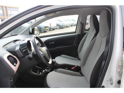 Citroën C1 1.0 VTi Elle | Achterbank in delen neerklapbaar | Achteruitrijcamera | Afwijkende dakkleur ActivLease financial lease