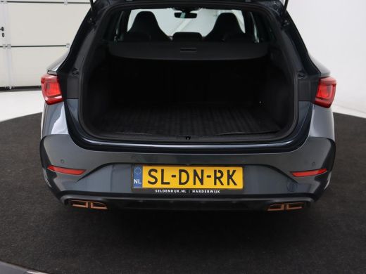 CUPRA Leon 1.4 eHybrid VZ | 245pk | Panoramadak | Leder | Stoelverwarming | Adaptive cruise | Camera | Carpl... ActivLease financial lease