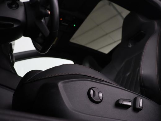 CUPRA Leon 1.4 eHybrid VZ | 245pk | Panoramadak | Leder | Stoelverwarming | Adaptive cruise | Camera | Carpl... ActivLease financial lease