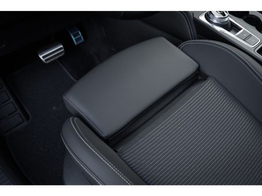 Ford Kuga Plug-In Hybrid Sound Edition | 20 inch LM Velgen | Trekhaak inklapbaar | B&O | Audio-navigatiesys... ActivLease financial lease