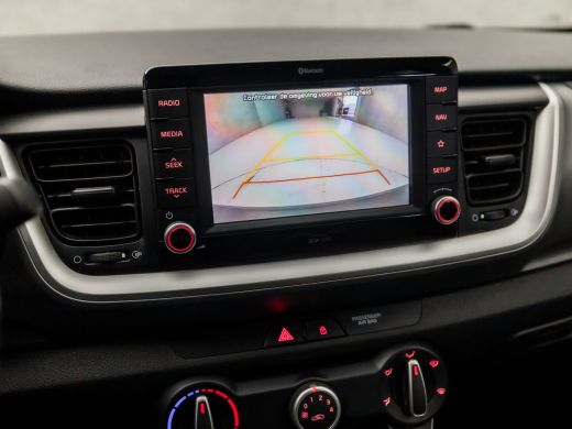 Kia Stonic 1.0 T-GDi DynamicLine (APPLE CARPLAY, NAVIGATIE, CAMERA, SPORTSTOELEN, LM VELGEN, CRUISE, PARKEER... ActivLease financial lease