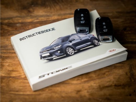 Kia Stonic 1.0 T-GDi DynamicLine (APPLE CARPLAY, NAVIGATIE, CAMERA, SPORTSTOELEN, LM VELGEN, CRUISE, PARKEER... ActivLease financial lease