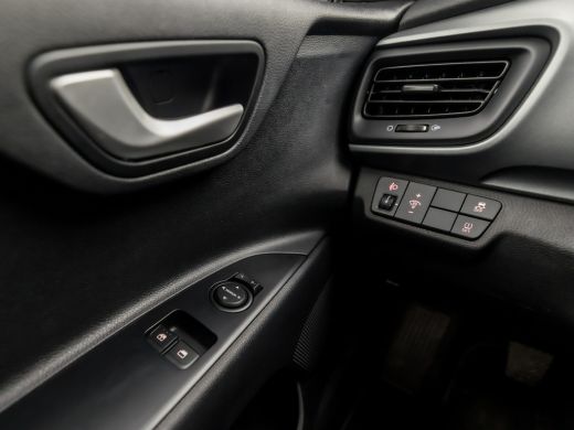 Kia Stonic 1.0 T-GDi DynamicLine (APPLE CARPLAY, NAVIGATIE, CAMERA, SPORTSTOELEN, LM VELGEN, CRUISE, PARKEER... ActivLease financial lease