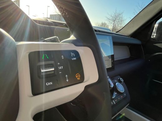 Land Rover Defender Defender 110 P300e 110 X-Dynamic SE | Pano | Afn trekhaak | Cold Climate | Koelbox | 20 Inch | Pr... ActivLease financial lease