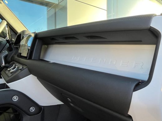 Land Rover Defender Defender 110 P300e 110 X-Dynamic SE | Pano | Afn trekhaak | Cold Climate | Koelbox | 20 Inch | Pr... ActivLease financial lease