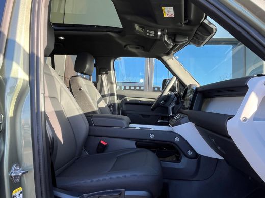 Land Rover Defender Defender 110 P300e 110 X-Dynamic SE | Pano | Afn trekhaak | Cold Climate | Koelbox | 20 Inch | Pr... ActivLease financial lease