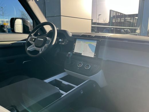 Land Rover Defender Defender 110 P300e 110 X-Dynamic SE | Pano | Afn trekhaak | Cold Climate | Koelbox | 20 Inch | Pr... ActivLease financial lease