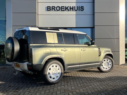 Land Rover Defender Defender 110 P300e 110 X-Dynamic SE | Pano | Afn trekhaak | Cold Climate | Koelbox | 20 Inch | Pr... ActivLease financial lease
