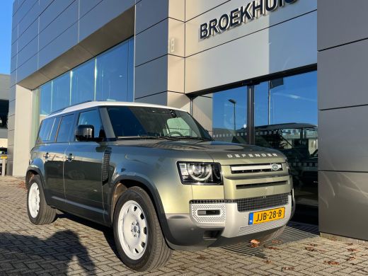 Land Rover Defender Defender 110 P300e 110 X-Dynamic SE | Pano | Afn trekhaak | Cold Climate | Koelbox | 20 Inch | Pr... ActivLease financial lease