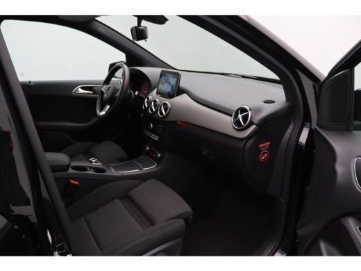 Mercedes-Benz B-Klasse 180 Ambition Automaat | Achterbank in delen neerklapbaar | Airco | Bagagedek ActivLease financial lease