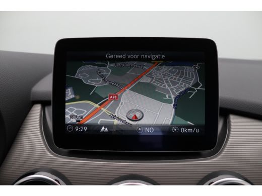 Mercedes-Benz B-Klasse 180 Ambition Automaat | Achterbank in delen neerklapbaar | Airco | Bagagedek ActivLease financial lease