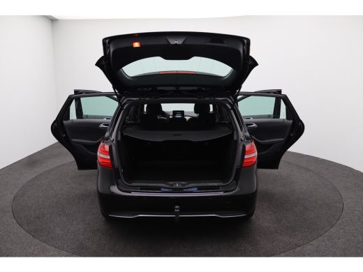 Mercedes-Benz B-Klasse 180 Ambition Automaat | Achterbank in delen neerklapbaar | Airco | Bagagedek ActivLease financial lease