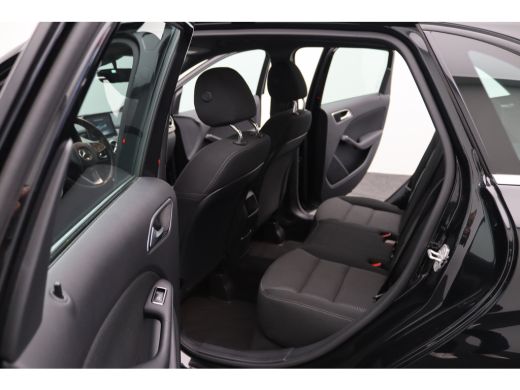 Mercedes-Benz B-Klasse 180 Ambition Automaat | Achterbank in delen neerklapbaar | Airco | Bagagedek ActivLease financial lease
