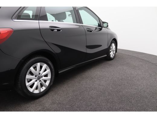 Mercedes-Benz B-Klasse 180 Ambition Automaat | Achterbank in delen neerklapbaar | Airco | Bagagedek ActivLease financial lease