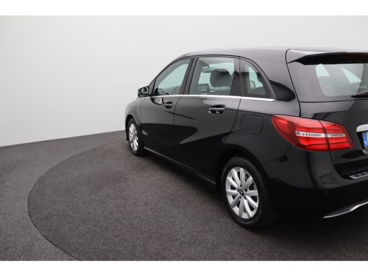 Mercedes-Benz B-Klasse 180 Ambition Automaat | Achterbank in delen neerklapbaar | Airco | Bagagedek ActivLease financial lease