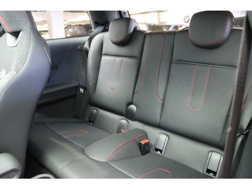 Mini 3-Deurs John Cooper Works Automaat / Pakket XL / 18" JCW Lap Spoke 2-tone ActivLease financial lease