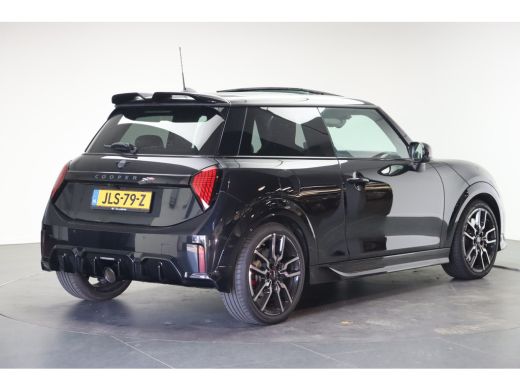 Mini 3-Deurs John Cooper Works Automaat / Pakket XL / 18" JCW Lap Spoke 2-tone ActivLease financial lease