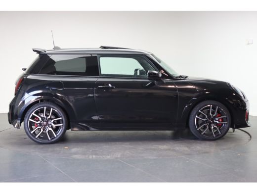 Mini 3-Deurs John Cooper Works Automaat / Pakket XL / 18" JCW Lap Spoke 2-tone ActivLease financial lease